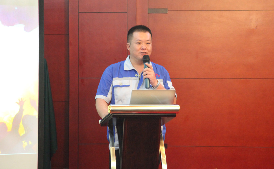 午夜福利久久機械有限公司總經理孫寧波通過木屑午夜美女福利视频的經典案例為大家形象的分析銷售技巧的重要性。