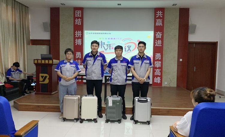 冠軍領獎留念 生物質午夜美女福利视频械