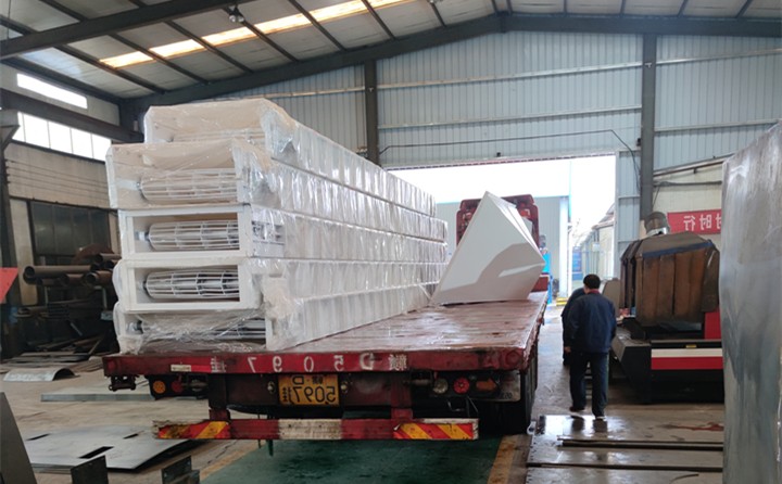 雪天裝貨中 雪天裝貨中