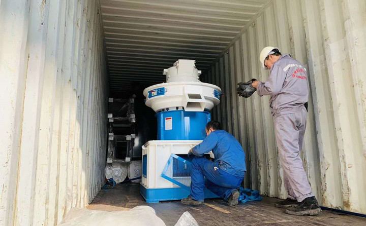 生物質燃料午夜美女福利视频裝車