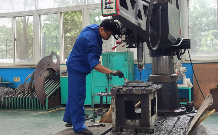 山東午夜福利久久午夜美女福利视频機加工班組長景重洋