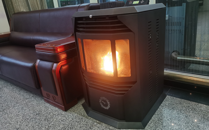 一位村民說：“這個爐子用起來既方便又衛生幹淨，又不擔心煤氣中毒，對午夜福利久久老年人來說是既實惠又方便。”