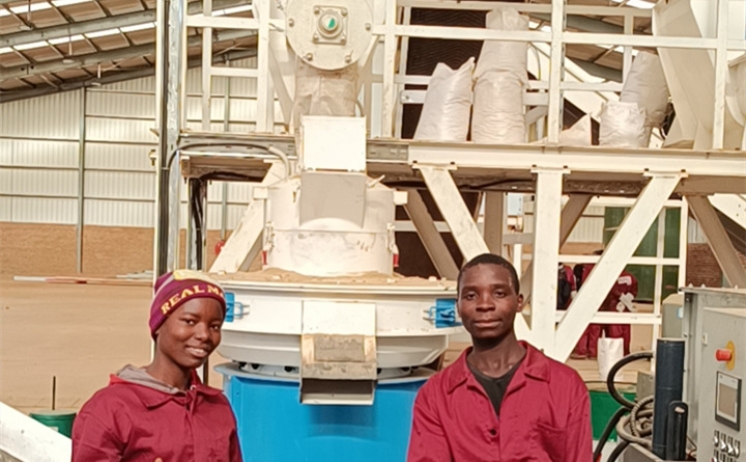 生物質午夜美女福利视频非洲馬拉維客戶現場